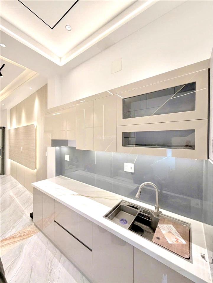 Bán nhà đẹp 5 tầng, mặt tiền hẻm xe hơi đậu cửa, đ.khánh hội, thông ra đ.số gần nguyễn tất thành
