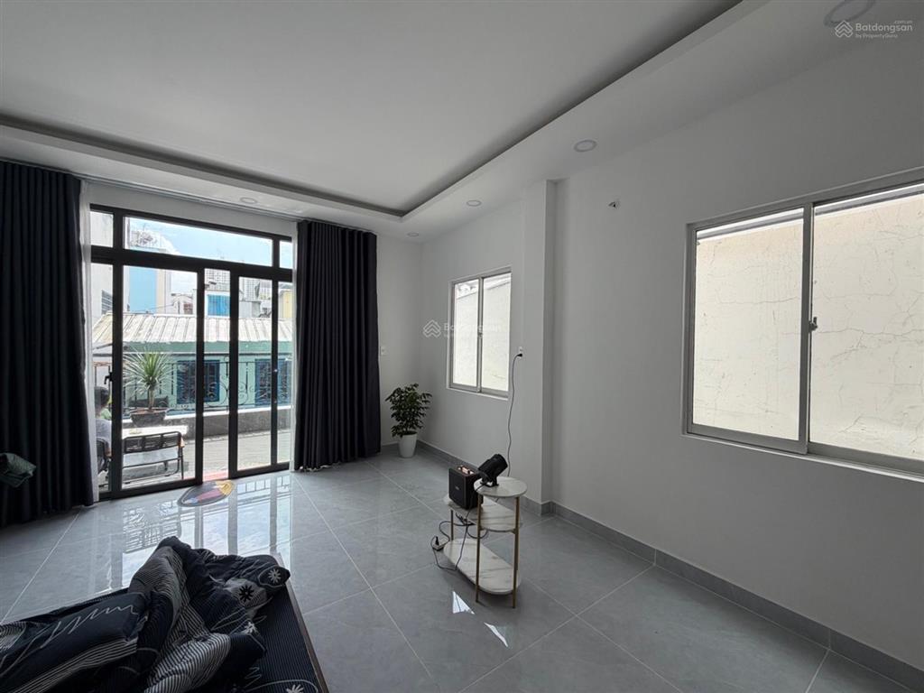 Bán nhà đ.tôn đản, ngang lớn 4.3m2, nhà mới vào ở ngay,gần vĩnh khánh, hoàng diệu, nguyễn tất thành