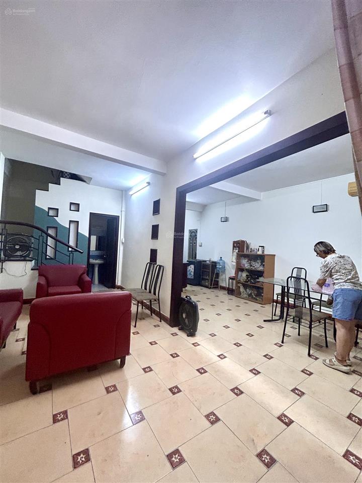Cho thuê nhà mặt tiền hẻm xe hơi  quận 3  đ. võ văn tần  3 tầng. dt 48m2, ngang 6m*8m.
