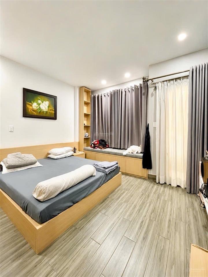 Bán nhà đẹp 4 tầng, 2 mt trước sau xe hơi đậu, đ.khánh hội, ra đ.số, vĩnh hội, hoàng diệu. bvđ.