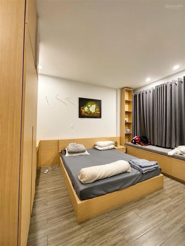 Bán nhà đẹp 4 tầng, 2 mt trước sau xe hơi đậu, đ.khánh hội, ra đ.số, vĩnh hội, hoàng diệu. bvđ.
