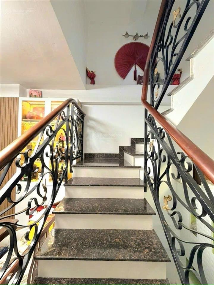 Bán nhà mt đ.số xe hơi đậu cửa  lưu thông khánh hội, hoàng diệu, bến vân đồn, nguyễn tất thành.