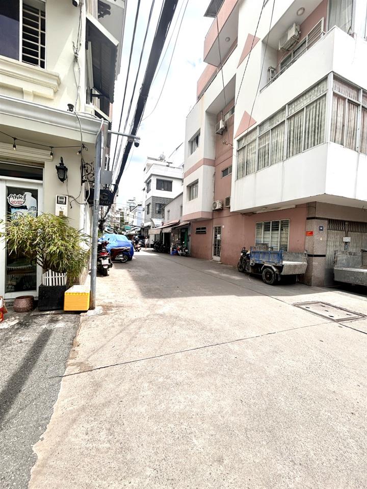 NHÀ BÁN MẶT TIỀN Đ.SỐ XE HƠI NGỦ TRONG NHÀ- GIAO THƯƠNG Đ.TÔN ĐẢN VỚI KHÁNH HỘI- BẾN VÂN