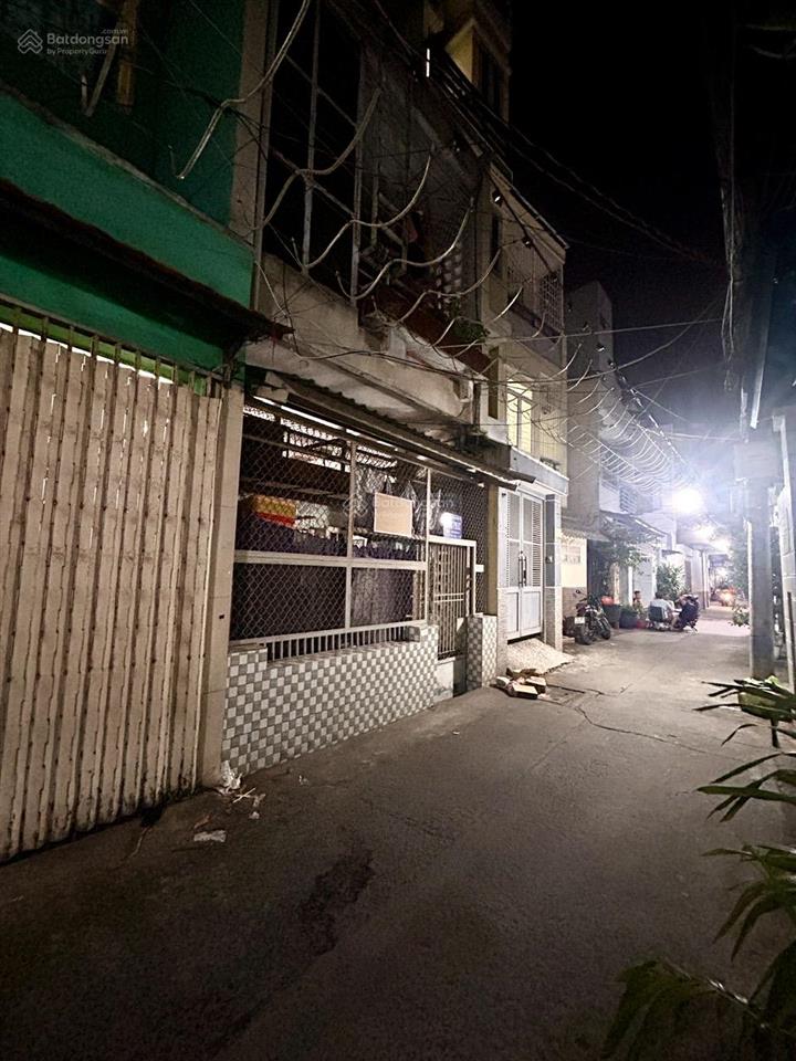 Bán nhà đ. tôn thất thuyết xe hơi đậu cửa  44m2 chỉ 6.7t  thông ra xóm chiếu  nguyễn tất thành