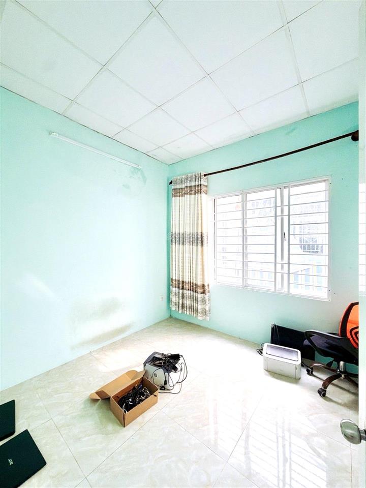 Bán nhà gần ngay khu 20 thước xe hơi chạy đ.đoàn văn bơ ngang lớn 5.7m 100m ra hoàng diệu