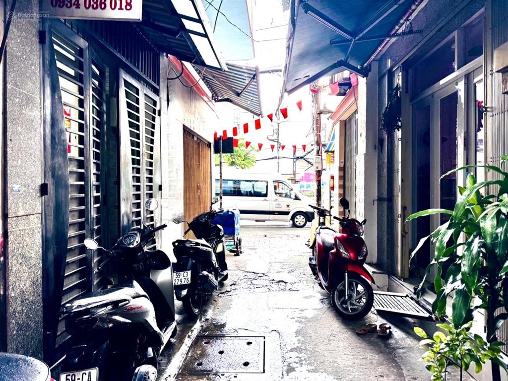 Bán nhà cách 1 căn ra mt đoàn văn. xe hơi vi vu giáp bến vân đồn. hoàng diệu, nguyễn tất thành.
