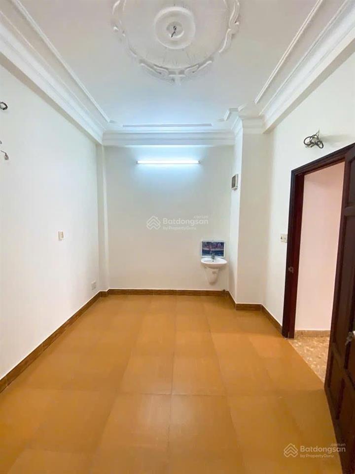 Bán nhà mặt tiền đ.số xe hơi ngủ trong nhà ngang 4.5m, phường khánh hội. hoàng diệu. btct kiên cố.