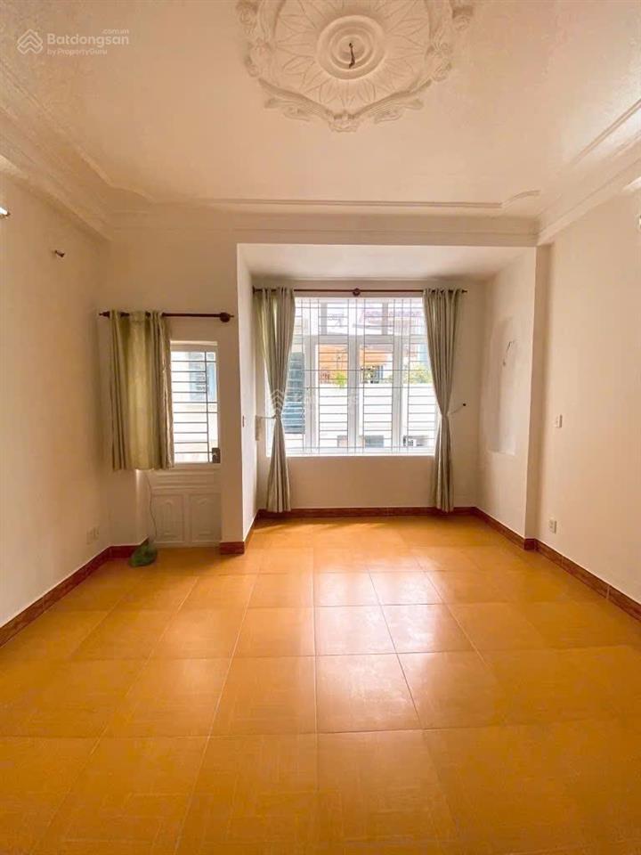 Bán nhà mặt tiền đ.số xe hơi ngủ trong nhà ngang 4.5m, phường khánh hội. hoàng diệu. btct kiên cố.