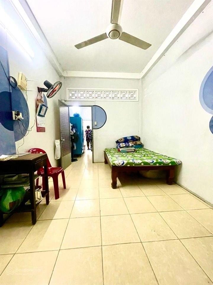 Bán nhà mặt tiền hẻm xe hơi đậu cửa đ.hoàng diệu khánh hội gần vĩnh khánh nguyễn tất thành.