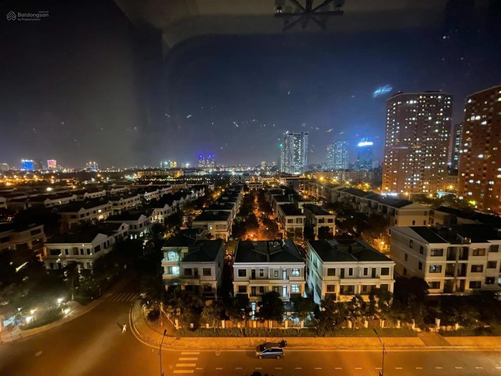 Chính chủ chuyển công tác cần bán gấp căn góc đẹp nhất g1 của tòa 903b chung cư starlake tây hồ tây