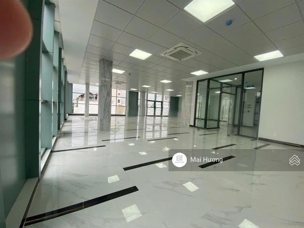Cho thuê tòa nhà mới xây góc 2 mt đường bàu cát  trương công định. vị trí đẹp. mặt tiền ngang 16m