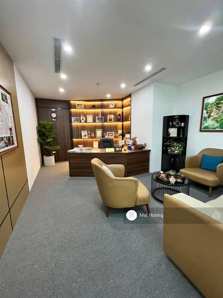 Tòa nhà văn phòng thiết kế hiện đại đường hoàng văn thụ ngay khu sân bay  vị trí đẹp, sẵn nội thất
