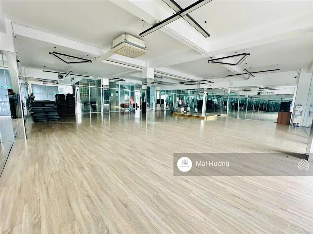 Cho thuê tòa nhà mặt tiền thương mại ngang lớn 12m đường lũy bán bích  trung tâm quận tân phú
