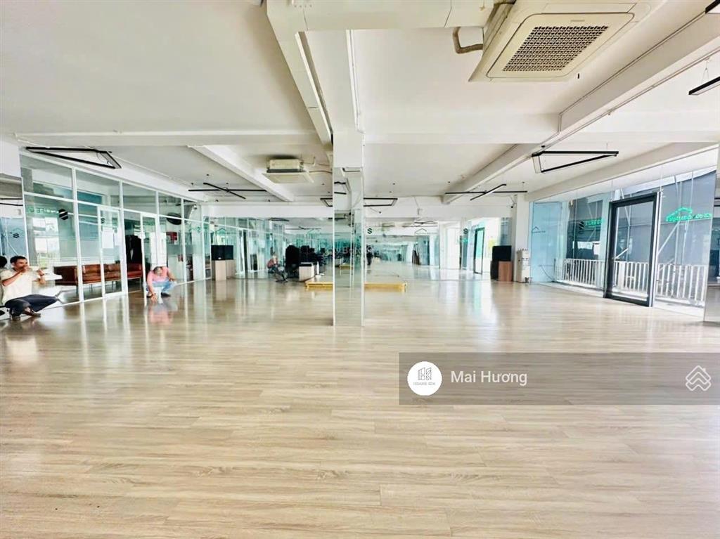 Cho thuê tòa nhà mặt tiền thương mại ngang lớn 12m đường lũy bán bích  trung tâm quận tân phú