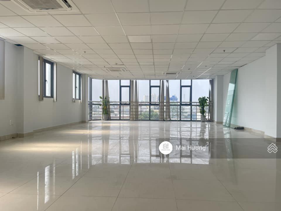 Building mới xây mặt tiền thuơng mại 422 đường cộng hòa tân bình. dt ngang 12m, vị trí đẹp giá tốt.
