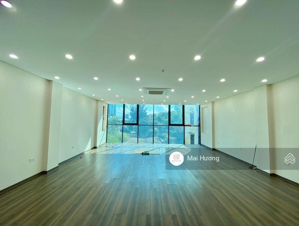 Cho thuê tòa nhà văn phòng đường hòa bình tân phú gần ngã tư lũy bán bích  ngang 10m. dtsd 1000m2