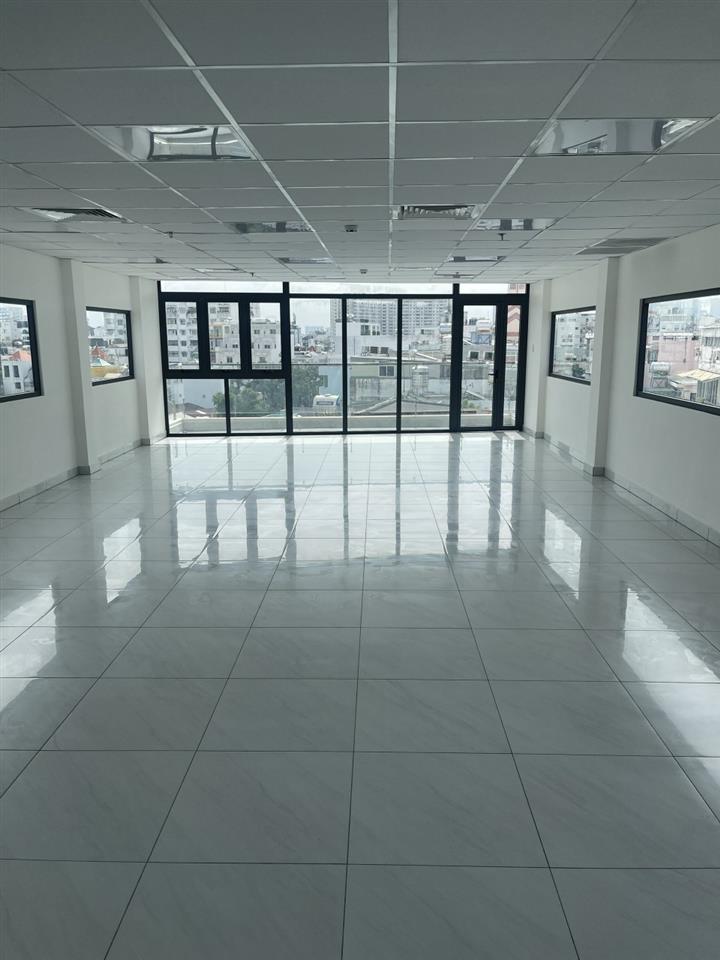 Cho thuê building mới tuyến đường thương mại đường trường sơn  khu sân bay tân bình. dtsd 1.000m2.