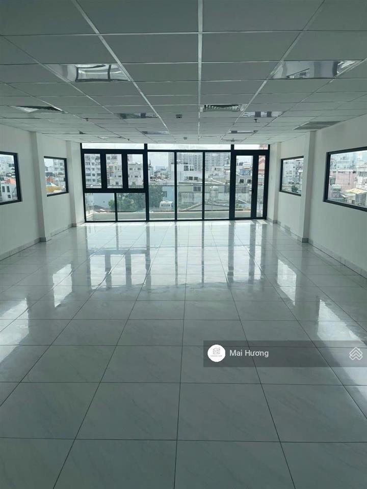 Cho thuê building mới tuyến đường thương mại đường trường sơn  khu sân bay tân bình. dtsd 1.000m2.