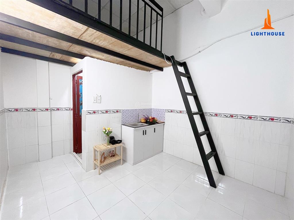 Căn phòng cho thuê nội thất cơ bản gần q1, cầu chữ y