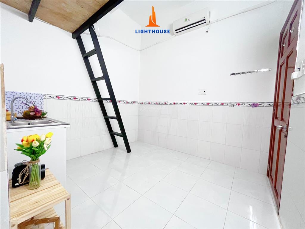 Căn phòng cho thuê nội thất cơ bản gần q1, cầu chữ y