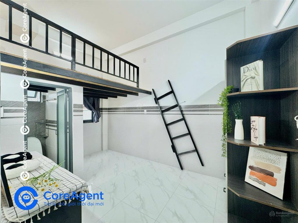 Cho thuê phòng gác cửa sổ trời ngay đỗ xuân hợp  cđ công thương  kt đối ngoại  thang máy