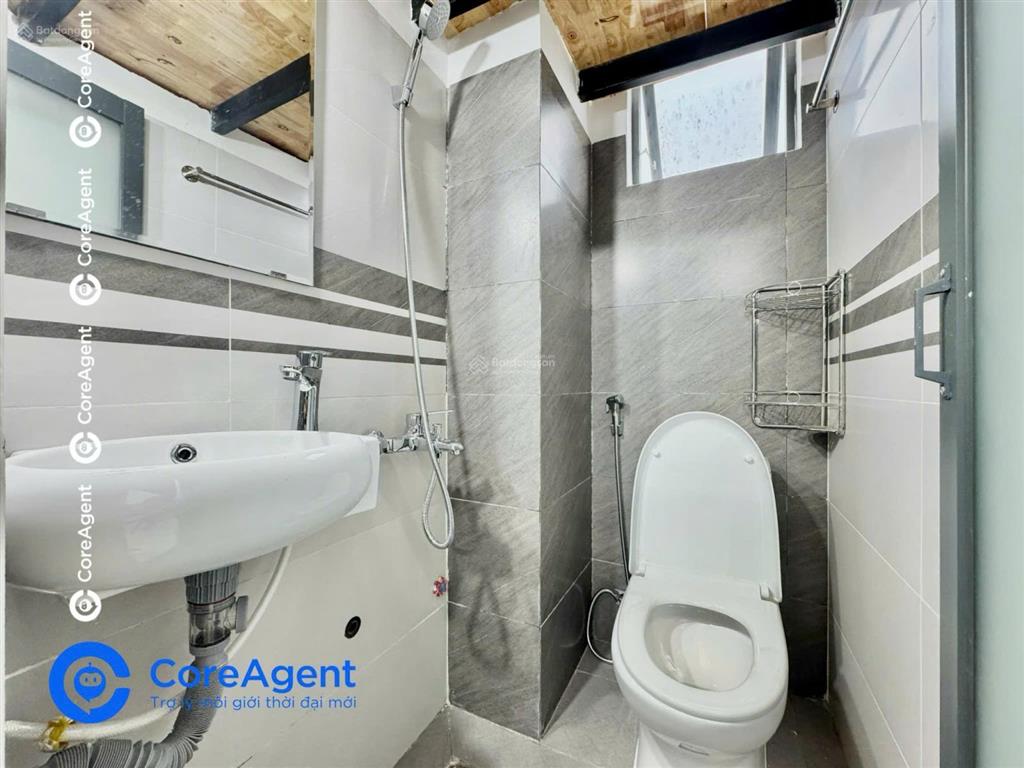 Cho thuê phòng gác cửa sổ trời ngay đỗ xuân hợp  cđ công thương  kt đối ngoại  thang máy