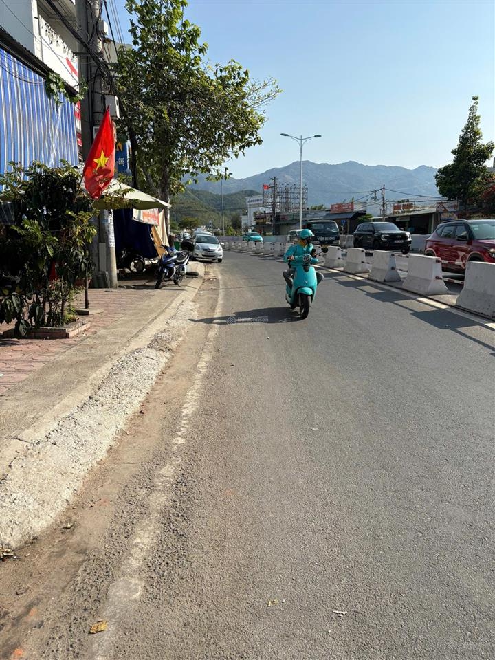 Nhà mặt tiền nguyễn tất thành cạnh sungroup kinh doanh đỉnh vị trí vàng mặt tiền đườ