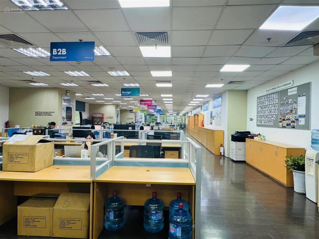 Cho thuê văn phòng 360m2 tại royal city, 330 nghìn / m2, hàng hot