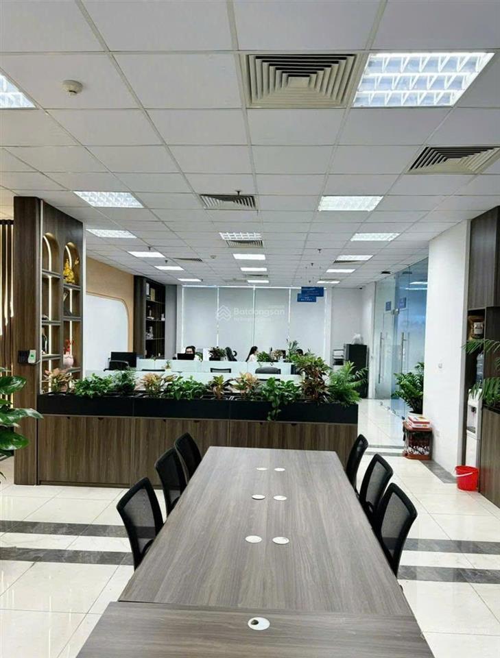 Cho thuê gấp văn phòng tại hapulico complex, 275 nghìn / m2, 200m2