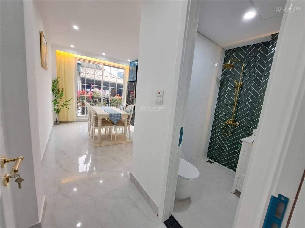 Siêu đẹp  nhà lạc long quân, cầu giấy 7 tầng thang máy. full nội thất sang xịn mịn, ôtô qua cửa