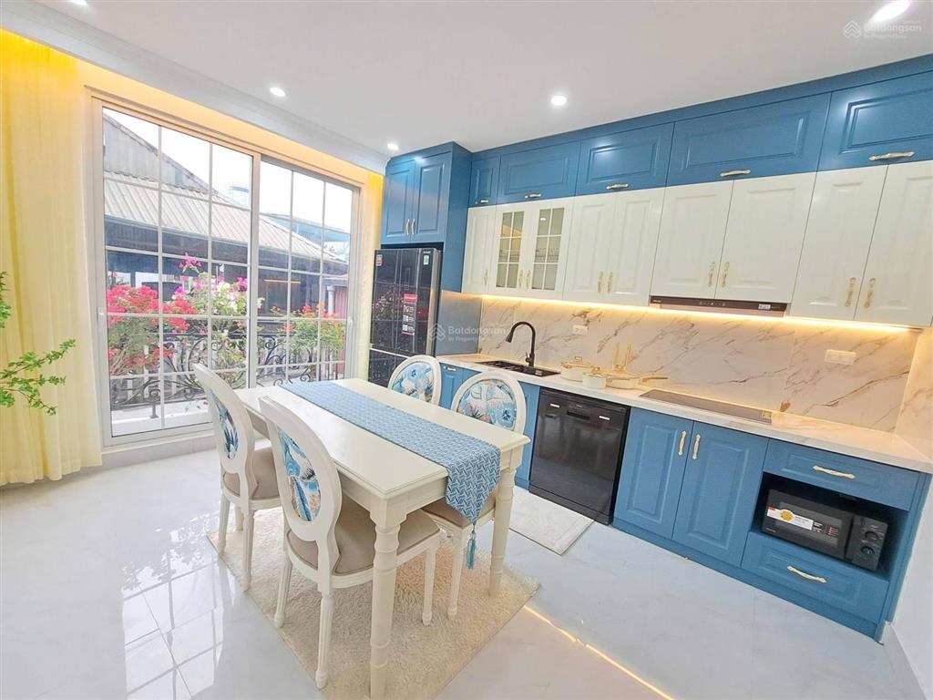 Siêu đẹp  nhà lạc long quân, cầu giấy 7 tầng thang máy. full nội thất sang xịn mịn, ôtô qua cửa