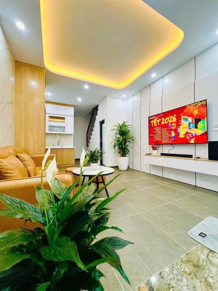 Nhà mới phạm văn đồng, cạnh hqv kéo dài ~30m, quy hoạch ổn định, 6tầng thang máy full nội thất