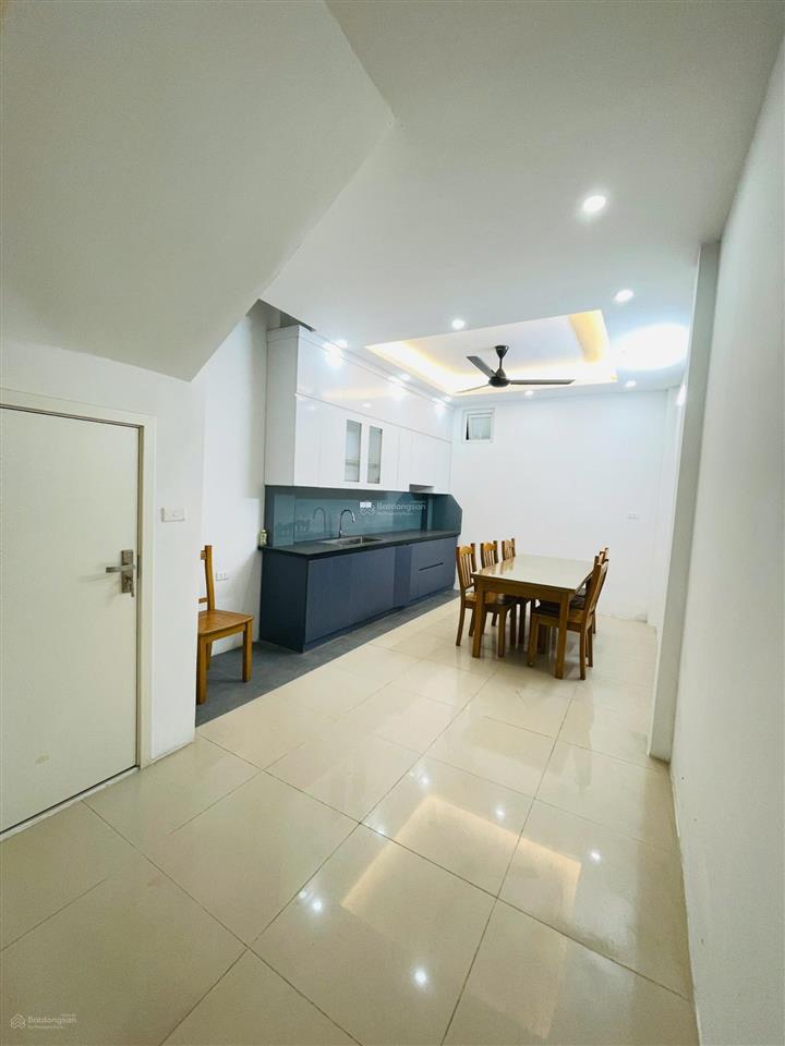 Chủ cần bán gấp nhà phạm văn đồng  5 tầng, 5 phòng ngủ, ô tô đỗ cổng, ngõ thông các ngả