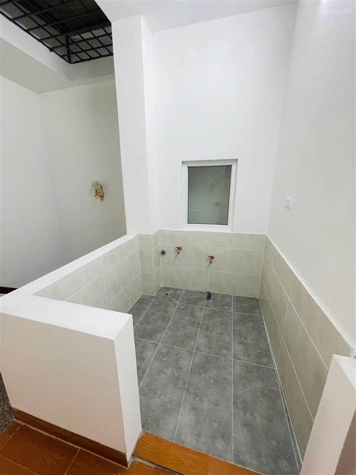 Chủ cần bán gấp nhà phạm văn đồng  5 tầng, 5 phòng ngủ, ô tô đỗ cổng, ngõ thông các ngả