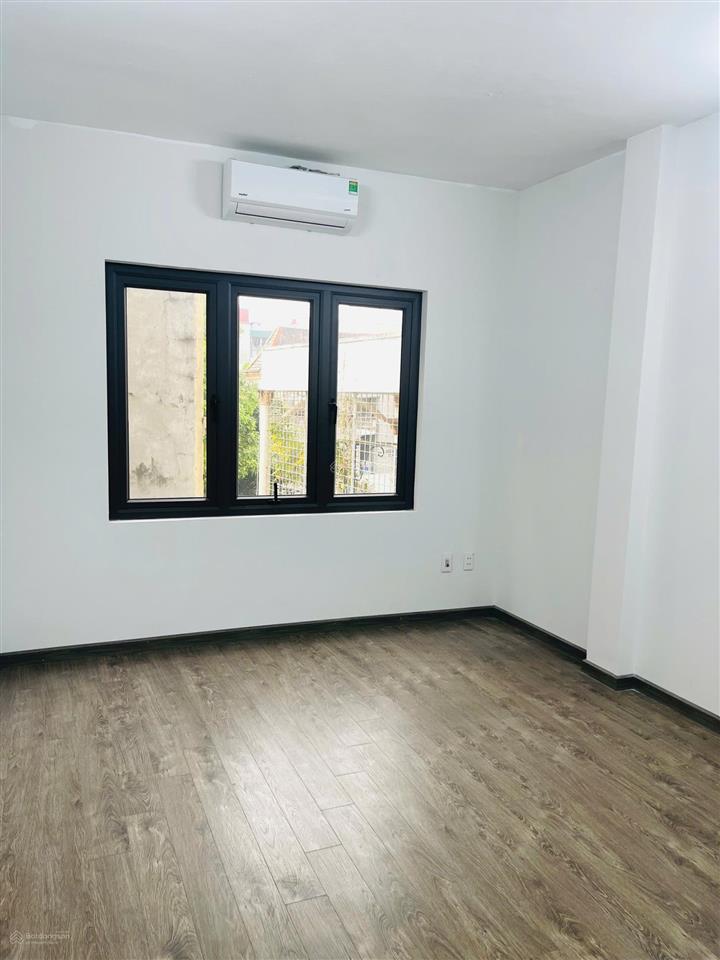 Chủ cần bán gấp nhà phạm văn đồng  5 tầng, 5 phòng ngủ, ô tô đỗ cổng, ngõ thông các ngả