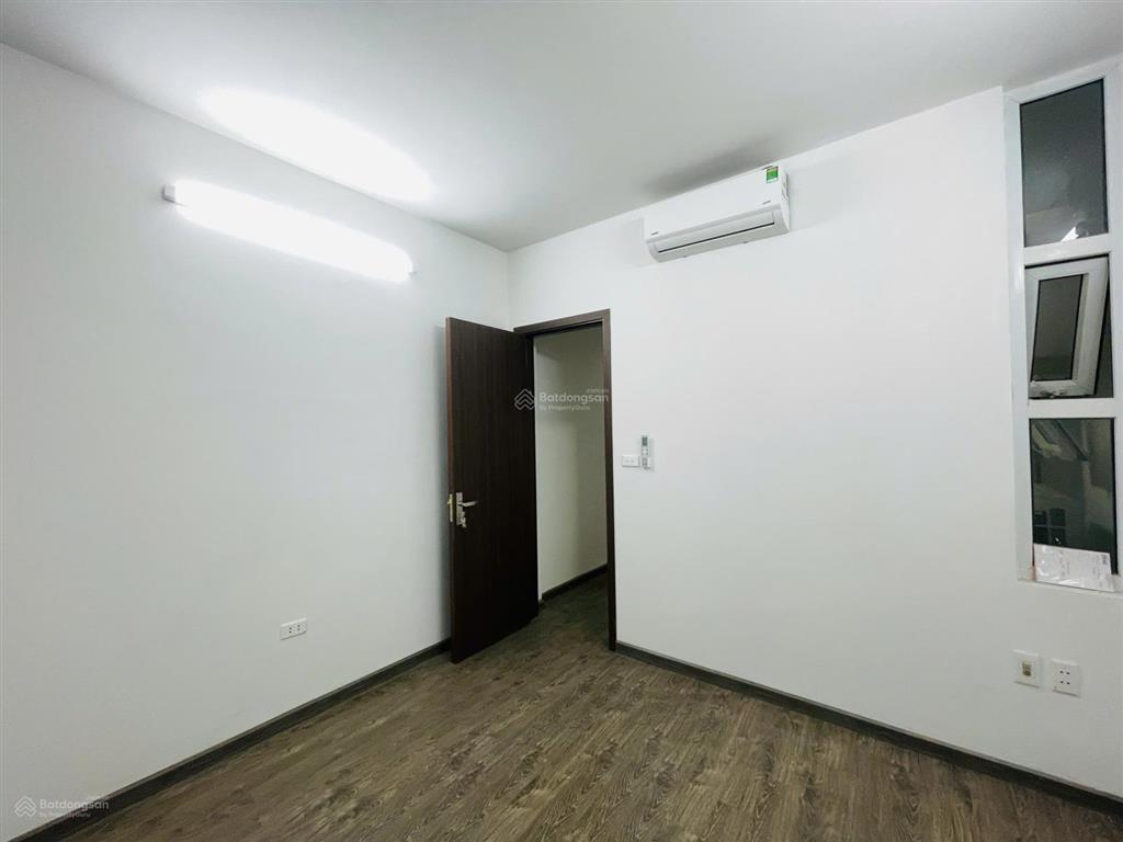 Chủ cần bán gấp nhà phạm văn đồng  5 tầng, 5 phòng ngủ, ô tô đỗ cổng, ngõ thông các ngả