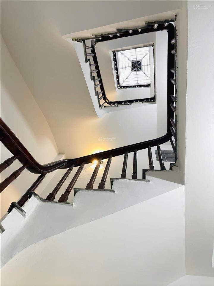 Nhỉnh 9 tỷ hàng hiếm xuân đỉnh 35m x 5 tầng. ba gác đỗ cửa, ngõ thoáng sạch văn minh.
