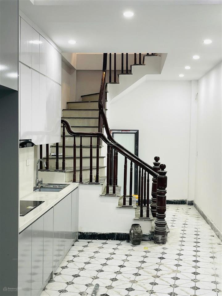 Nhỉnh 9 tỷ hàng hiếm xuân đỉnh 35m x 5 tầng. ba gác đỗ cửa, ngõ thoáng sạch văn minh.