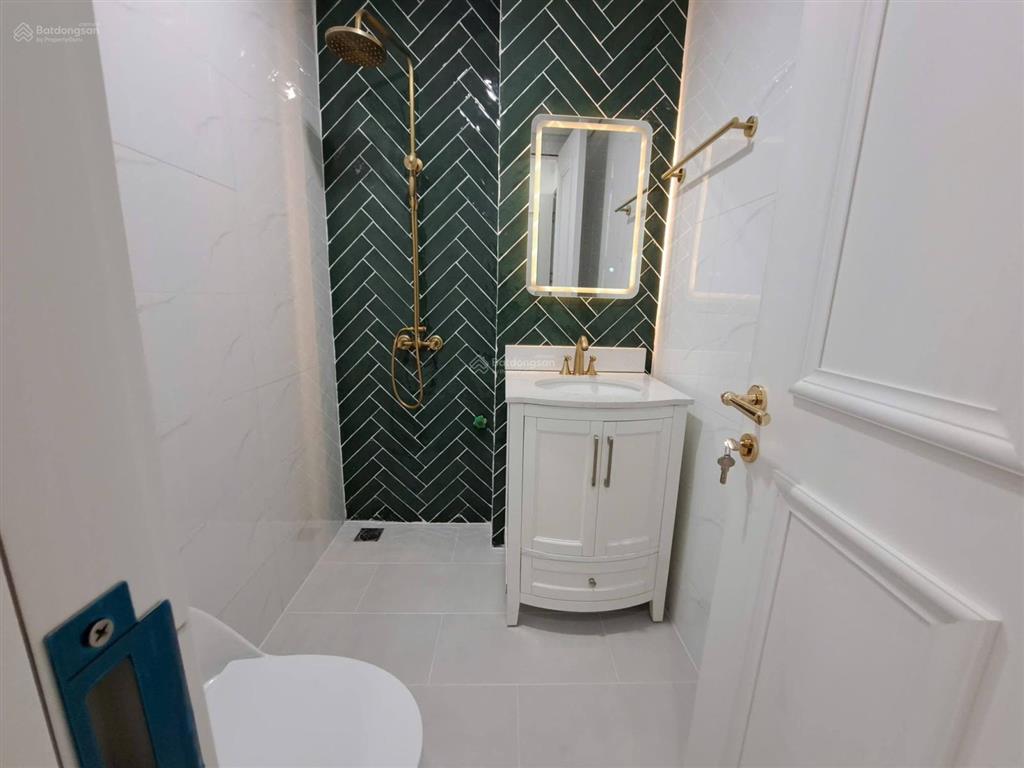 Siêu đẹp  nhà lạc long quân, cầu giấy 7 tầng thang máy. full nội thất sang xịn mịn, ôtô qua cửa