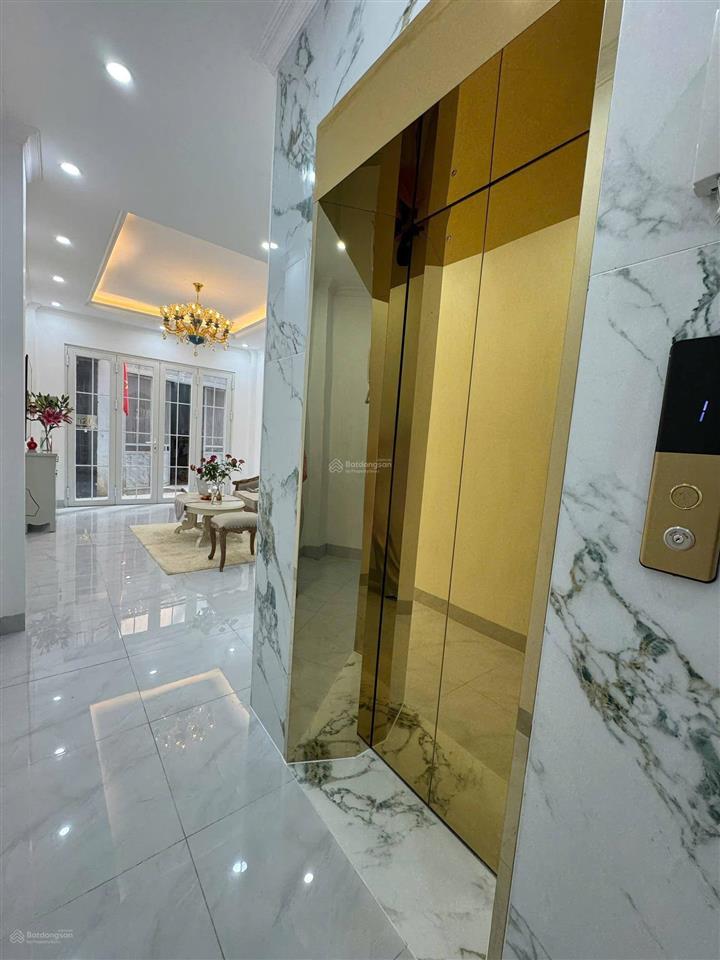 Siêu đẹp  nhà lạc long quân, cầu giấy 7 tầng thang máy. full nội thất sang xịn mịn, ôtô qua cửa