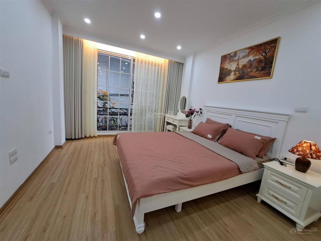 Siêu đẹp  nhà lạc long quân, cầu giấy 7 tầng thang máy. full nội thất sang xịn mịn, ôtô qua cửa