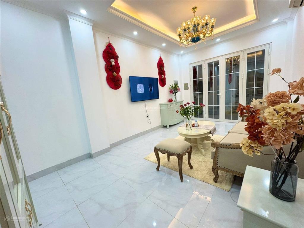 Siêu đẹp  nhà lạc long quân, cầu giấy 7 tầng thang máy. full nội thất sang xịn mịn, ôtô qua cửa