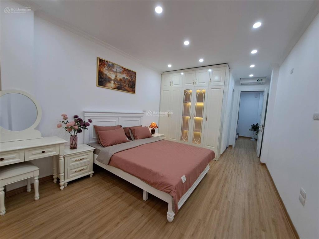 Siêu đẹp  nhà lạc long quân, cầu giấy 7 tầng thang máy. full nội thất sang xịn mịn, ôtô qua cửa