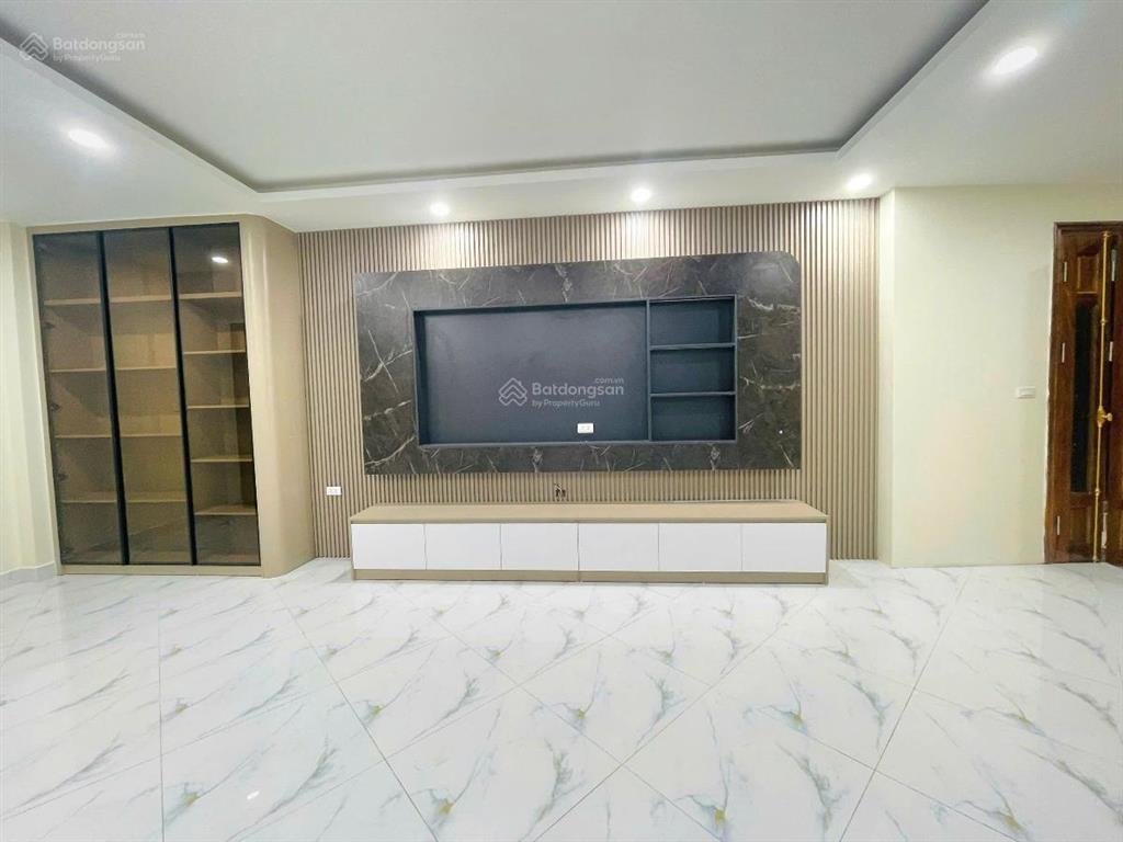 Chính chủ gửi bán nhà mới 6 tầng thang máy ở ngay  3 bước ra mặt phố lê văn lương