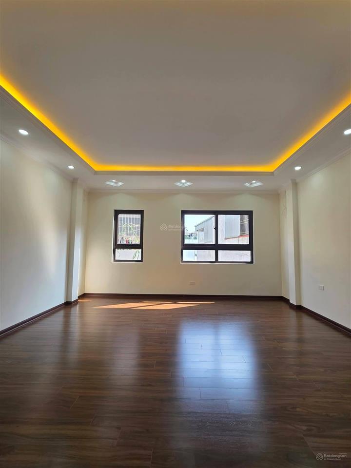 Nhà phạm văn đồng 7 tầng thang máy xây mới. mặt tiền 5,3m, gara oto, gần phố
