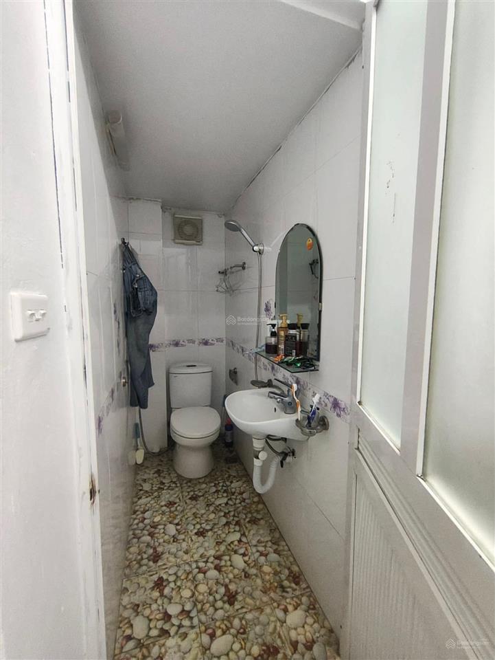Nhà dân xây lạc long quân, tây hồ. 4 tầng thoáng sáng, ngõ sạch đẹp, gần phố, ba gác đua trước cửa