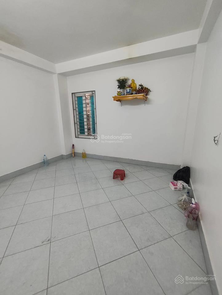 Nhà dân xây lạc long quân, tây hồ. 4 tầng thoáng sáng, ngõ sạch đẹp, gần phố, ba gác đua trước cửa