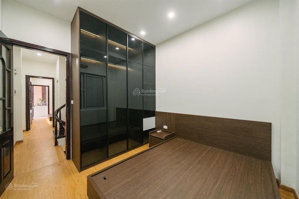 Nhà đẹp thang máy, ngõ rộng gần phố, cực hợp gia đình an cư lâu dài tầm tiền 15 tỷ