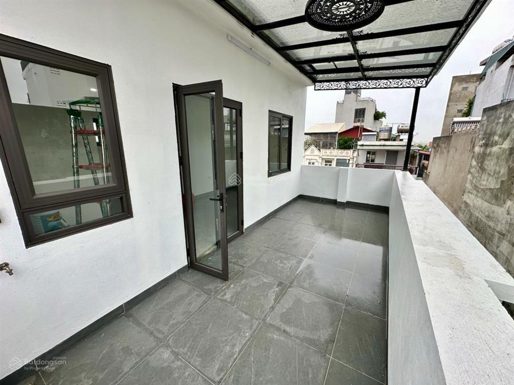 Tầm 13 tỷ sở hữu nhà thang máy, ngõ rộng ô tô tránh, gần phố cực kỳ hiếm hiện nay.
