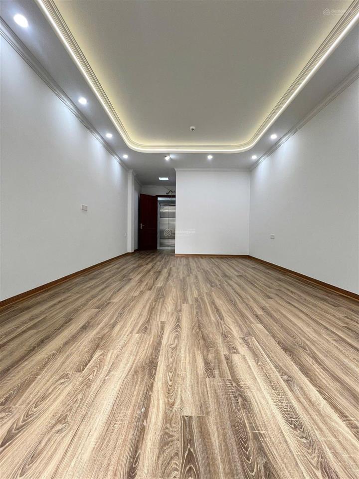Hoàng quốc việt, phân lô 7 tầng thang máy xây mới, oto vào nhà, thiết kế hiện đại, ở cực sướng